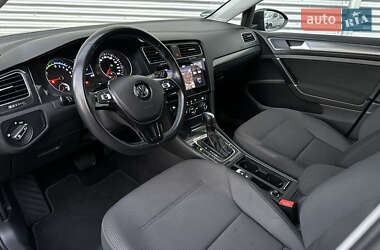 Хетчбек Volkswagen e-Golf 2020 в 