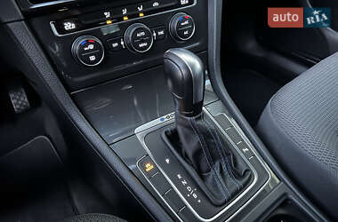 Хетчбек Volkswagen e-Golf 2020 в 