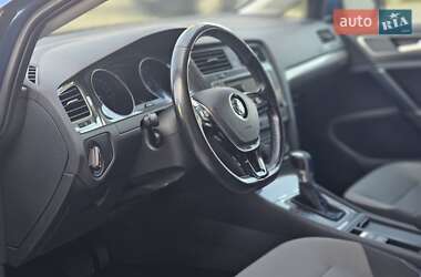 Хэтчбек Volkswagen e-Golf 2015 в 
