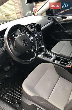 Хэтчбек Volkswagen e-Golf 2016 в 