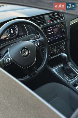 Хетчбек Volkswagen e-Golf 2020 в 
