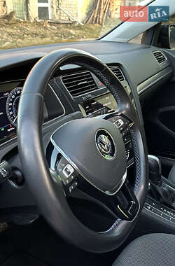 Хетчбек Volkswagen e-Golf 2020 в 