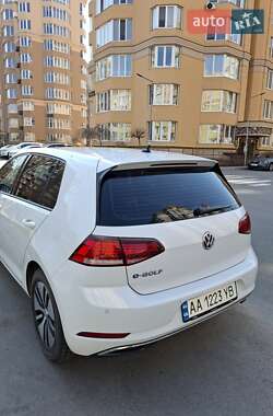 Хэтчбек Volkswagen e-Golf 2018 в 