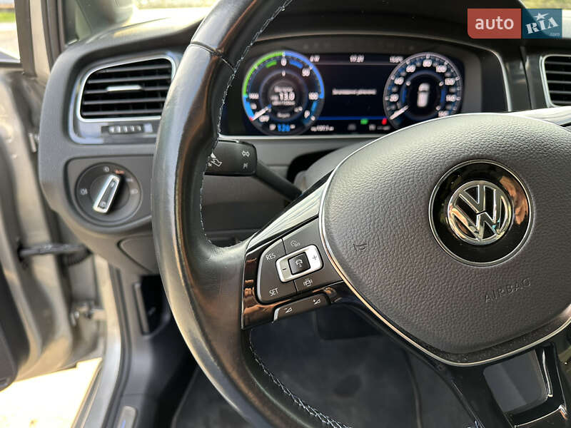 Хетчбек Volkswagen e-Golf 2020 в Ужгороді