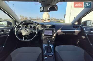 Хэтчбек Volkswagen e-Golf 2016 в 