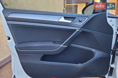 Хэтчбек Volkswagen e-Golf 2017 в 