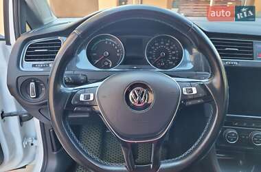 Хэтчбек Volkswagen e-Golf 2017 в 