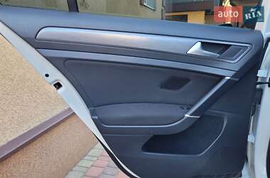 Хэтчбек Volkswagen e-Golf 2017 в 
