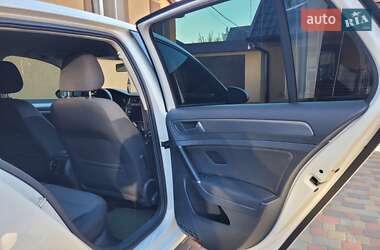 Хэтчбек Volkswagen e-Golf 2017 в 