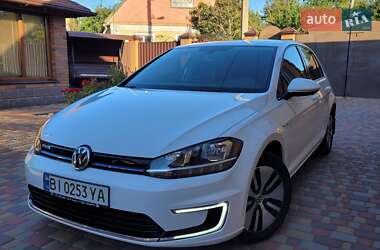 Хэтчбек Volkswagen e-Golf 2017 в 