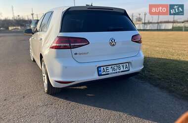 Хэтчбек Volkswagen e-Golf 2015 в 