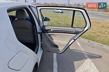Хэтчбек Volkswagen e-Golf 2018 в 