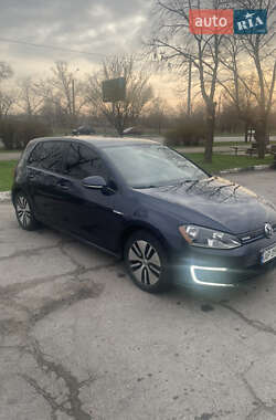 Хэтчбек Volkswagen e-Golf 2015 в 