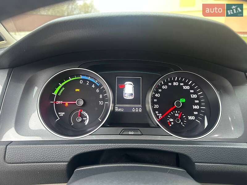 Хэтчбек Volkswagen e-Golf 2015 в Львове