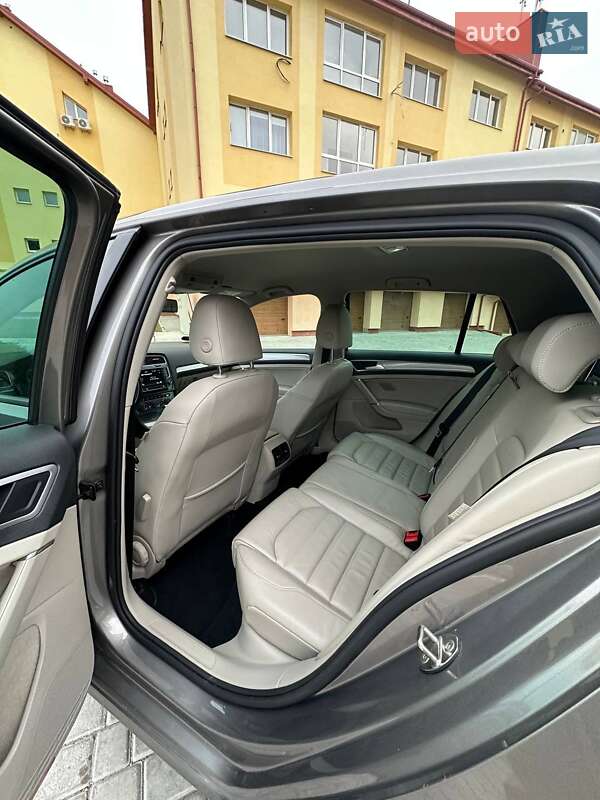 Хэтчбек Volkswagen e-Golf 2015 в Львове