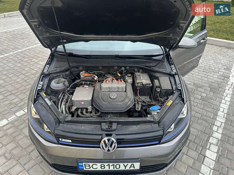 Хэтчбек Volkswagen e-Golf 2015 в Львове