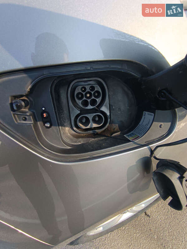 Хэтчбек Volkswagen e-Golf 2015 в Виннице фото 8 Хэтчбек Volkswagen e-Golf 2015 в Виннице