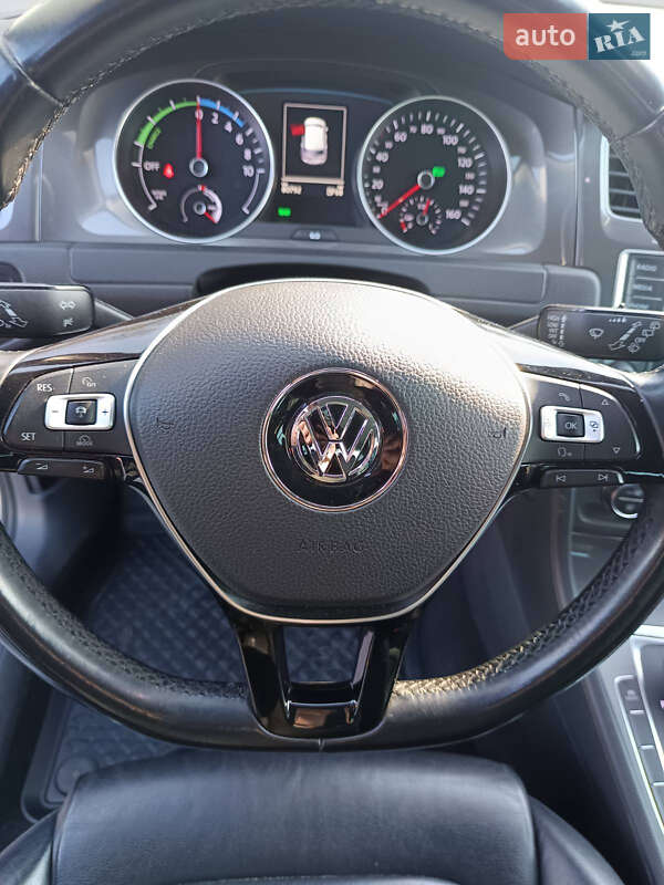 Хэтчбек Volkswagen e-Golf 2015 в Виннице фото 17 Хэтчбек Volkswagen e-Golf 2015 в Виннице
