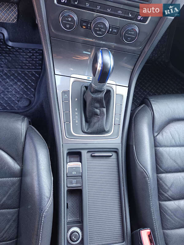 Хэтчбек Volkswagen e-Golf 2015 в Виннице фото 19 Хэтчбек Volkswagen e-Golf 2015 в Виннице