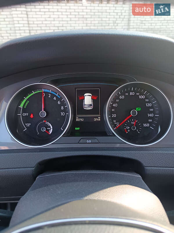 Хэтчбек Volkswagen e-Golf 2015 в Виннице фото 25 Хэтчбек Volkswagen e-Golf 2015 в Виннице