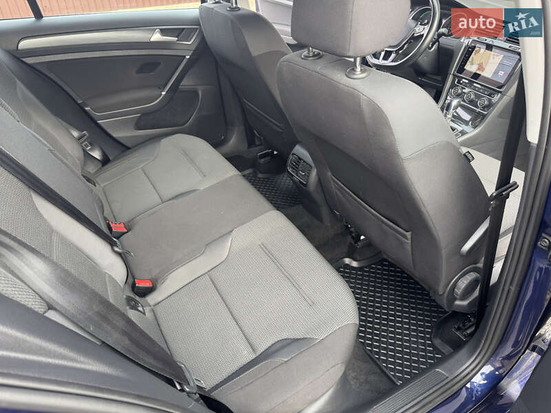 Хэтчбек Volkswagen e-Golf 2018 в Львове