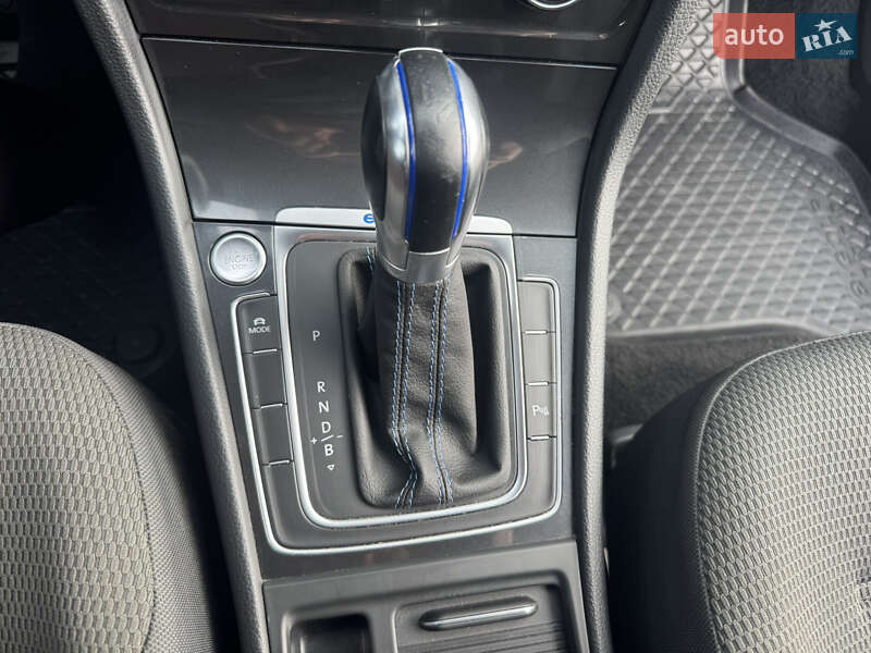 Хэтчбек Volkswagen e-Golf 2018 в Львове