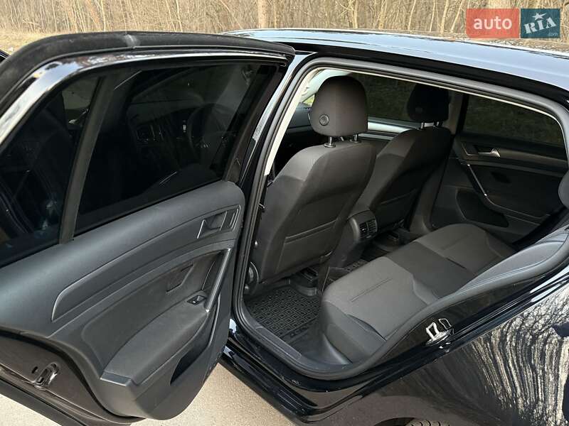 Хэтчбек Volkswagen e-Golf 2020 в Кропивницком