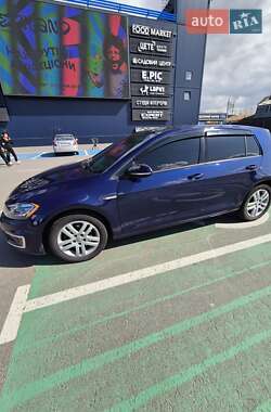 Хетчбек Volkswagen e-Golf 2017 в 