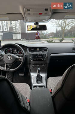 Хэтчбек Volkswagen e-Golf 2016 в 