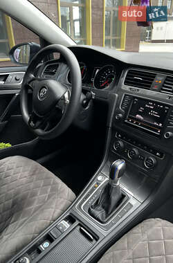 Хэтчбек Volkswagen e-Golf 2016 в 