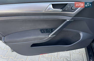 Хэтчбек Volkswagen e-Golf 2015 в 