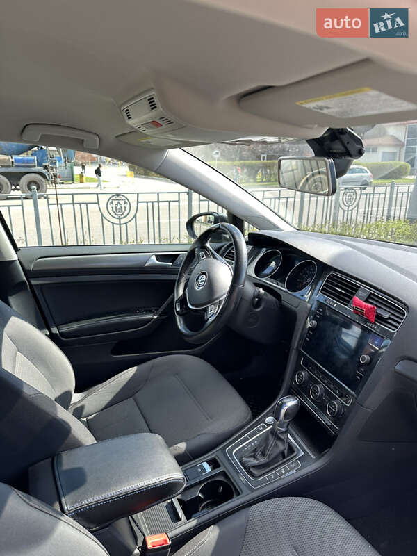 Хетчбек Volkswagen e-Golf 2017 в Києві