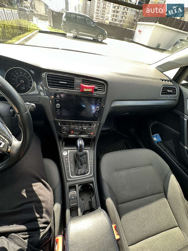 Хетчбек Volkswagen e-Golf 2017 в Києві