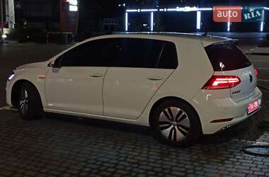Хэтчбек Volkswagen e-Golf 2017 в 