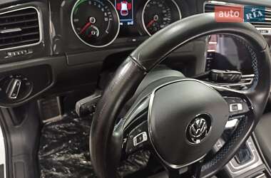 Хэтчбек Volkswagen e-Golf 2017 в 