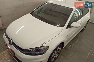Хэтчбек Volkswagen e-Golf 2017 в 