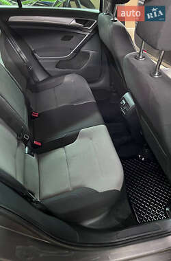 Хетчбек Volkswagen e-Golf 2015 в 