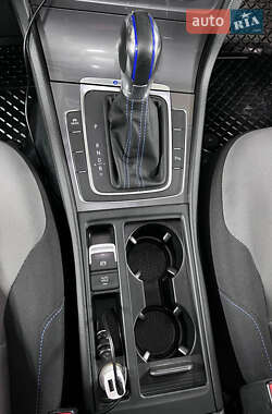 Хетчбек Volkswagen e-Golf 2015 в 