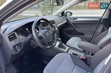 Хэтчбек Volkswagen e-Golf 2015 в 