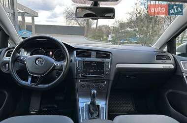 Хэтчбек Volkswagen e-Golf 2015 в 
