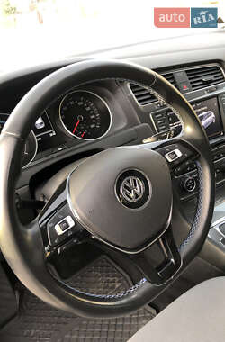 Хэтчбек Volkswagen e-Golf 2014 в 