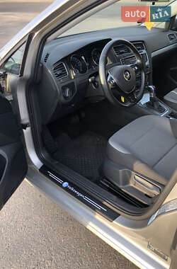 Хэтчбек Volkswagen e-Golf 2014 в 