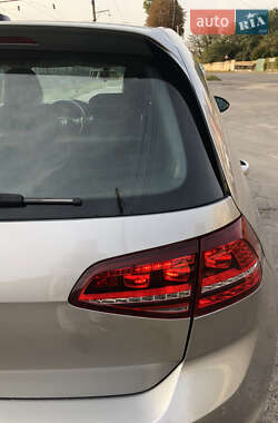 Хэтчбек Volkswagen e-Golf 2014 в 