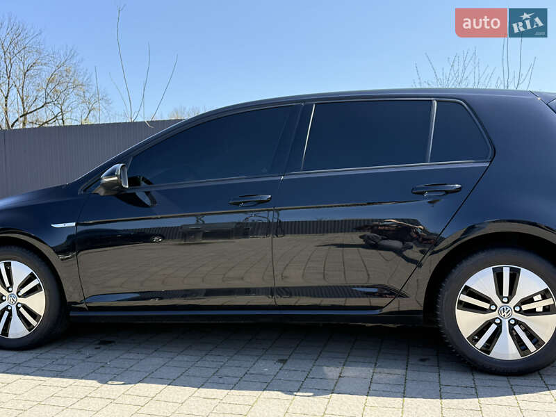 Хетчбек Volkswagen e-Golf 2016 в Сваляві