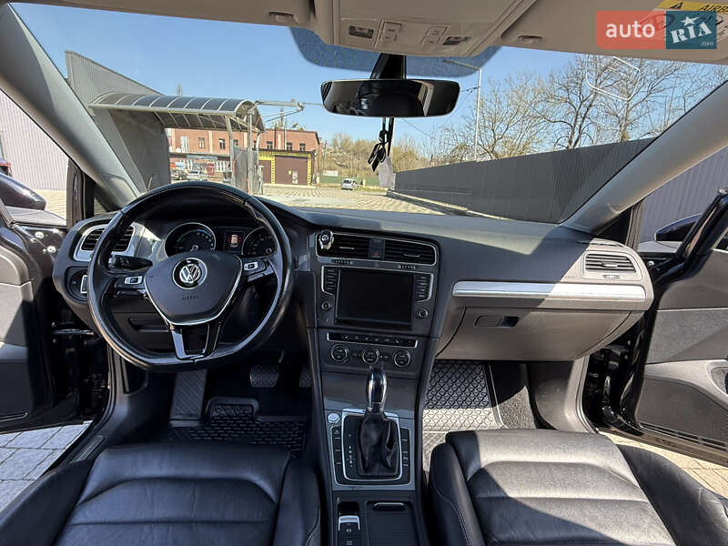 Хетчбек Volkswagen e-Golf 2016 в Сваляві