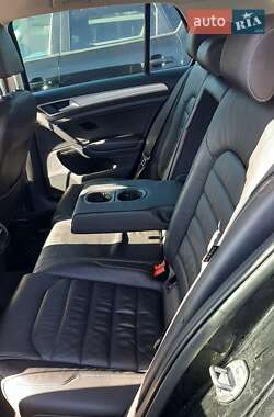 Хэтчбек Volkswagen e-Golf 2016 в 