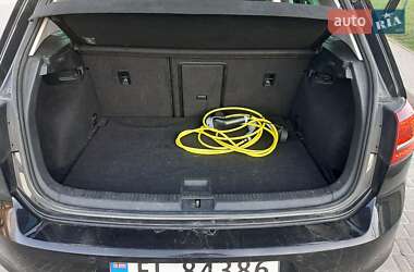 Хэтчбек Volkswagen e-Golf 2016 в 