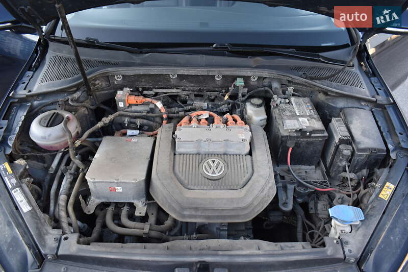 Хетчбек Volkswagen e-Golf 2015 в Львові