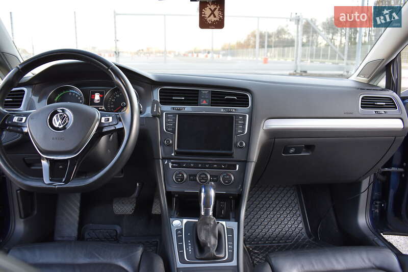 Хетчбек Volkswagen e-Golf 2015 в Львові