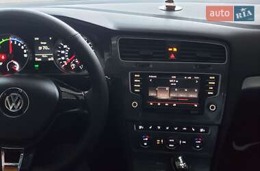 Хэтчбек Volkswagen e-Golf 2016 в 